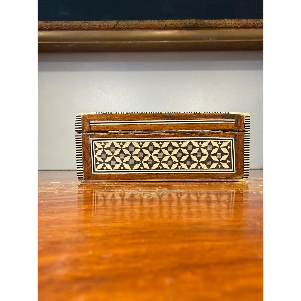 Vintage Marquetry Mother of Pearl‎ Box
